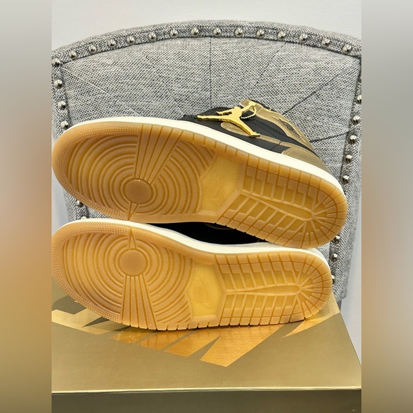 Nike Air Jordan 1 Retro High OG Black Metallic Gold Mens Size 8.5 DZ5485-071 New - Picture 9 of 14